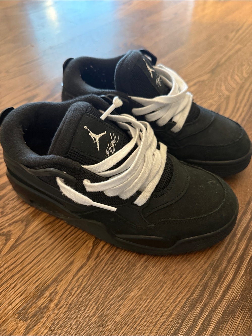 Jordan Kids Black Sneakers with White Laces - size 6 Y